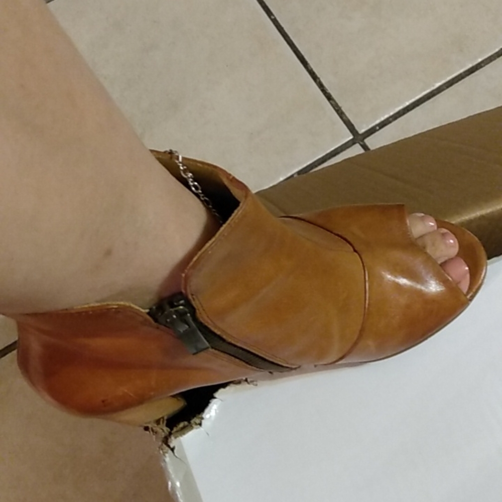 Women's shoes